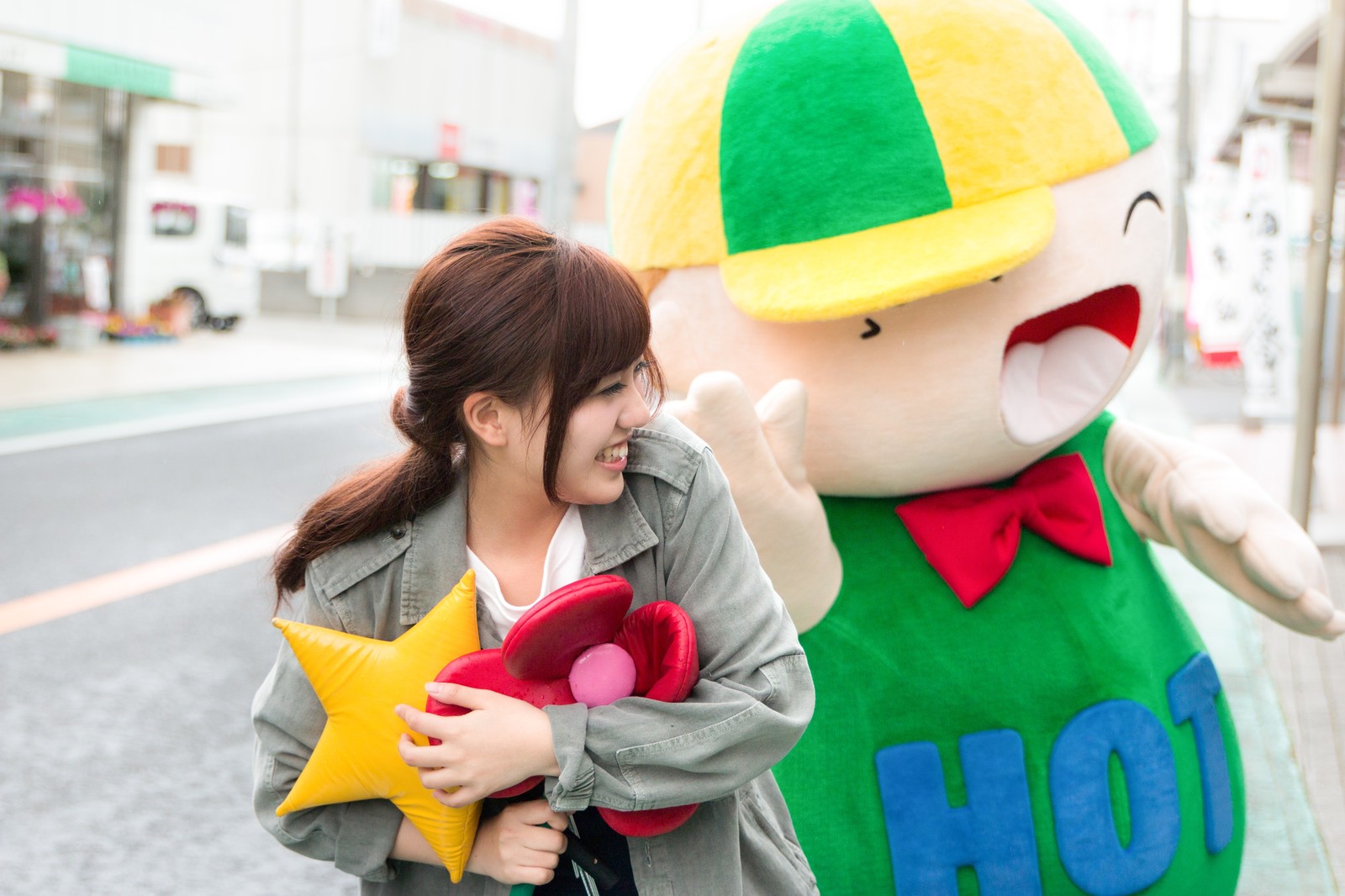 ベジータ「おばちゃーん！カカロッちゃんいるー？」ギネ「あぁベッちゃん、ちょっと待ってな カカロットー！ベっちゃん来てんでー！」 	